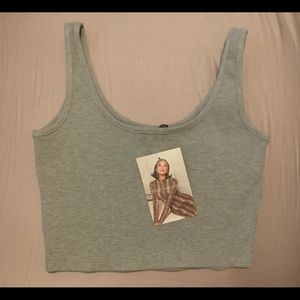 Naked wardrobe TANK U NEXT SNATCHED CROP